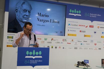 El crítico Jordi Gracia, adjunto a la dirección de EL PAÍS, participa en el homenaje a Mario Vargas Llosa en la Feria del Libro de Madrid, el 31 de mayo de 2025.