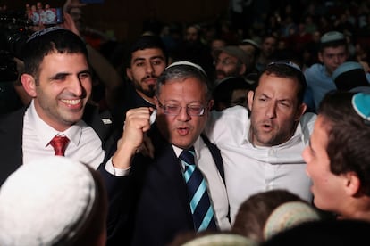 El ministro de Seguridad Nacional israelí, Itamar Ben-Gvir (centro) en la convención de la extrema derecha sobre Gaza, celebrada en Jerusalén el 28 de enero.