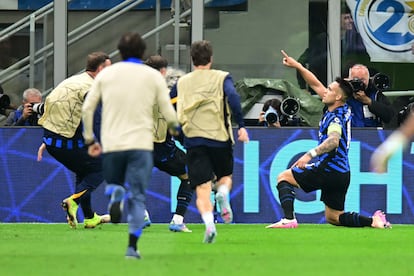 Lautaro Martínez celebra el gol.