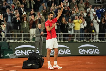 Djokovic se despide de los aficionados.