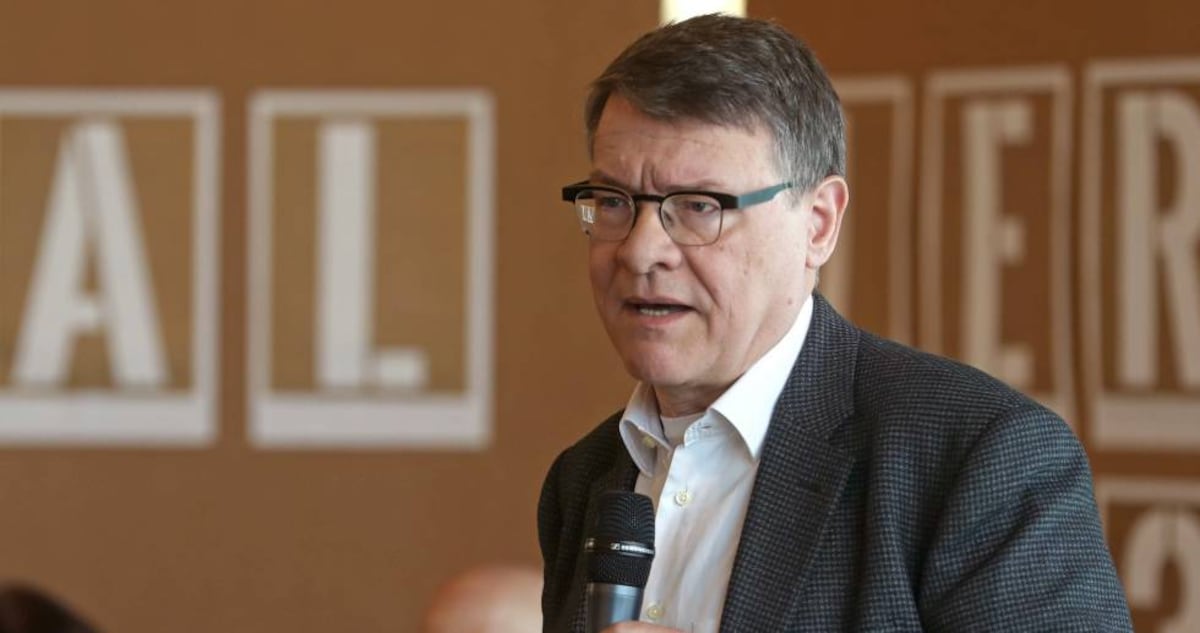 Exministros del PSOE piden adelantar las elecciones y la “regeneración” del partido