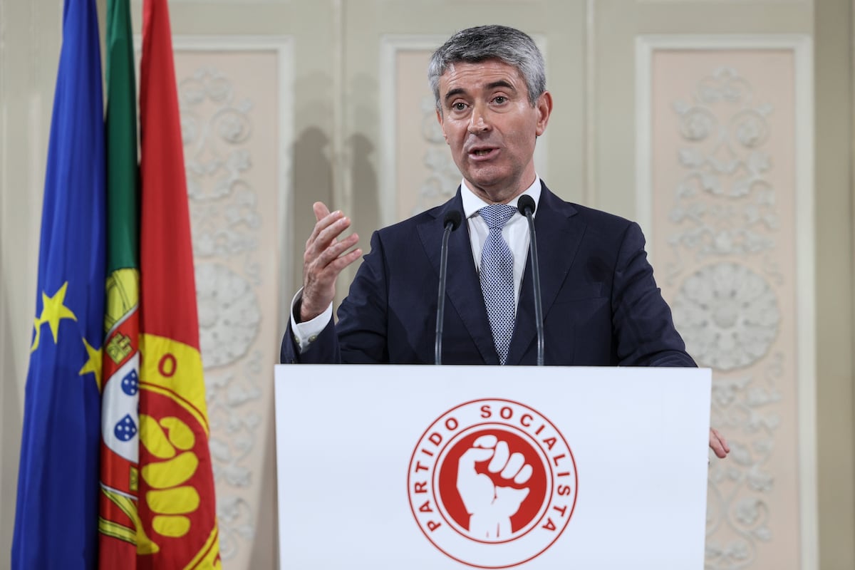 El moderado Carneiro liderará el Partido Socialista de Portugal