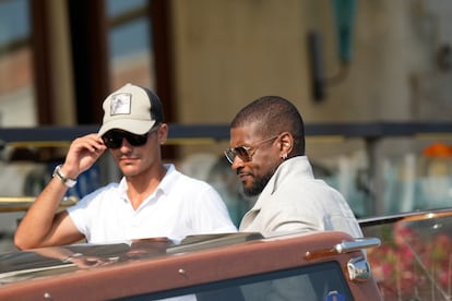 El cantante estadounidense Usher también está en Venecia para la boda de Bezos y Sanchez. Usher fue el encargado de amenizar la velada de la pasada Gala Met. Antes, caminó por la alfombra roja y la escalinata del museo neoyorquino junto a su esposa Jenn Goicoechea.