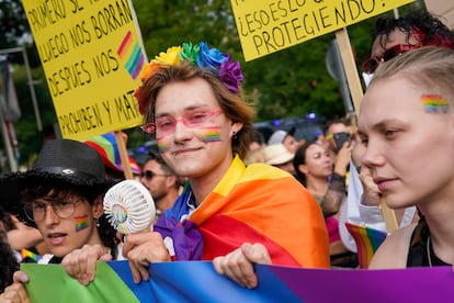 Manifestantes durante el desfile del Orgullo en Madrid.