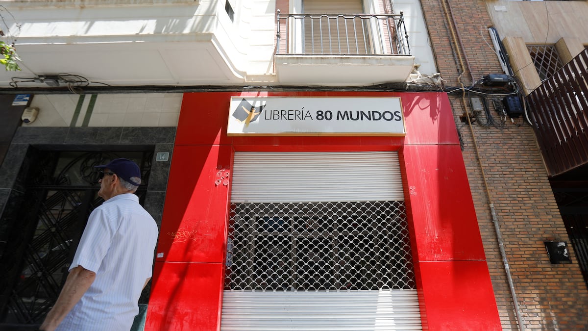 La voracidad de los alojamientos turísticos desaloja la librería 80 Mundos, uno de los referentes culturales clásicos de Alicante