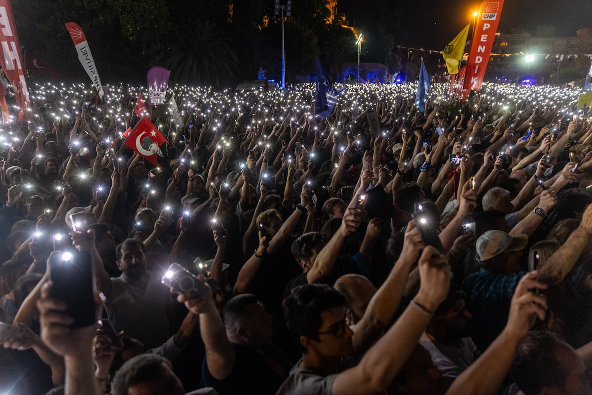 Turquía detiene a otros tres alcaldes de la oposición socialdemócrata