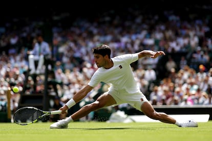 Curvas, sudores y agobio para Alcaraz, superviviente ante Fognini