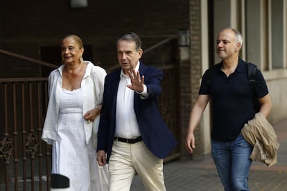 Abel Caballero, alcalde de Vigo, llega a la sede del PSOE.
