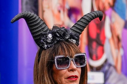 Una participante asiste a la marcha del Orgullo por el centro de Madrid, este sábado.