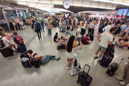 Arranca con previsión de retrasos la circulación de trenes entre Madrid y Andalucía tras la retirada de dos trenes varados